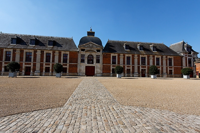 Chateau du Champ de Bataille-030